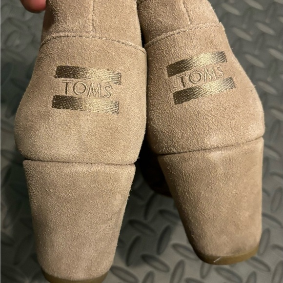 Toms Women's Wedge Comfort Booties Boots Size 9 Suede Tan 2.75" Wedge Neutral - Picture 8 of 10